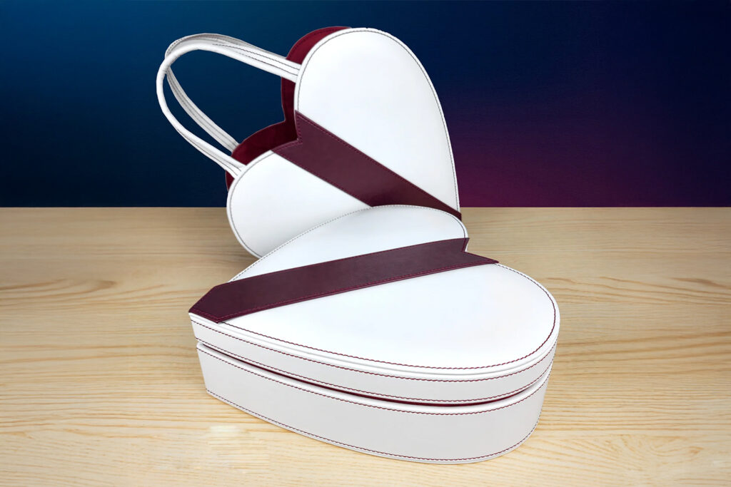 pu-heartshpate-box